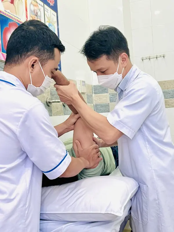 Nắn Chỉnh Trật Khớp: An Toàn, Đúng Kỹ Thuật, Giảm Đau Tức Thì